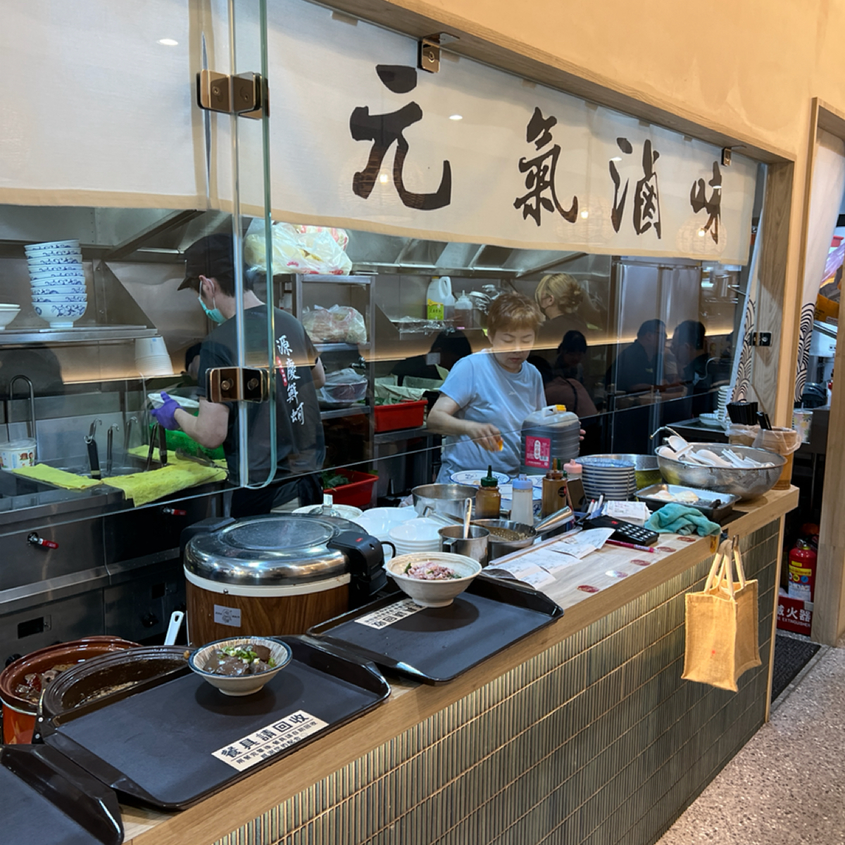 源慶鮮蚵 | YuanQingOyster | 北車信陽店 的外觀氛圍圖片： 由Will 拍攝