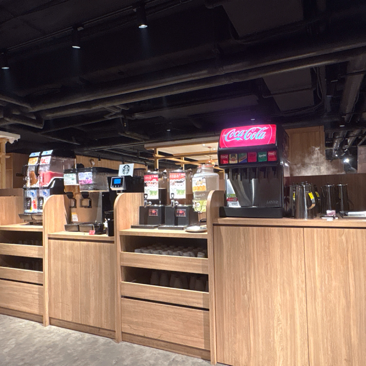 本燔寿喜烧·涮涮鍋 のレストランの写真：飲料有碳酸飲料機、檸檬水、玄米煎茶、熱紅茶、星巴克美式咖啡機、薰衣草奶茶草莓冰沙⋯等
還有珍珠可以裝 byYu Wen o(｀ω´ )o 💫 
