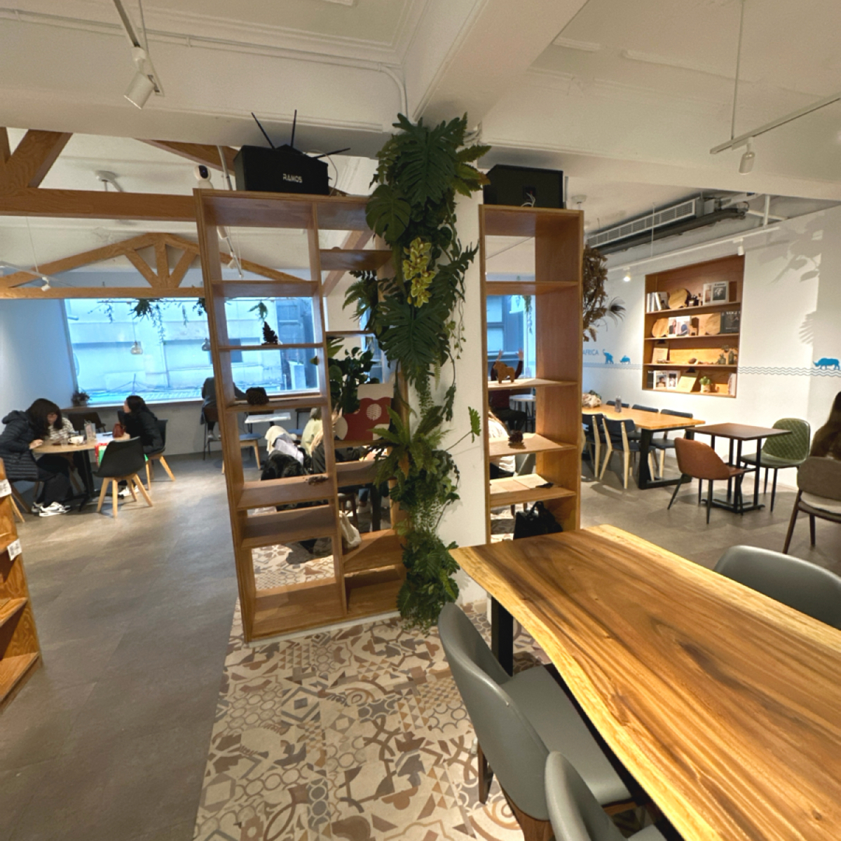 Vibe image of Come True Coffee 台北西門店: 2樓座位區 shot by 阿波卡