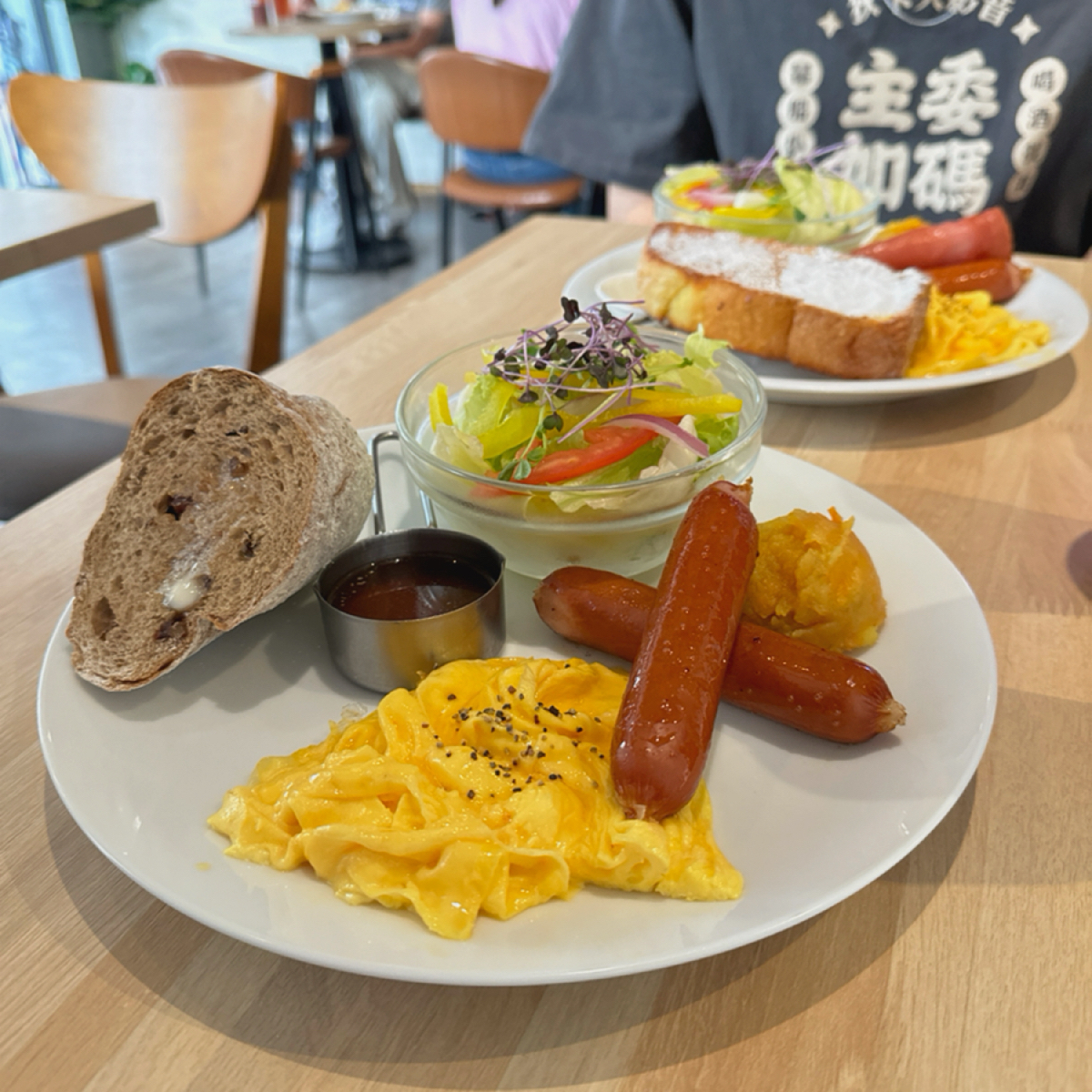 藍門咖啡早午餐 BLUE DOOR のレストランの写真：法蘭克福香腸 byJacker 