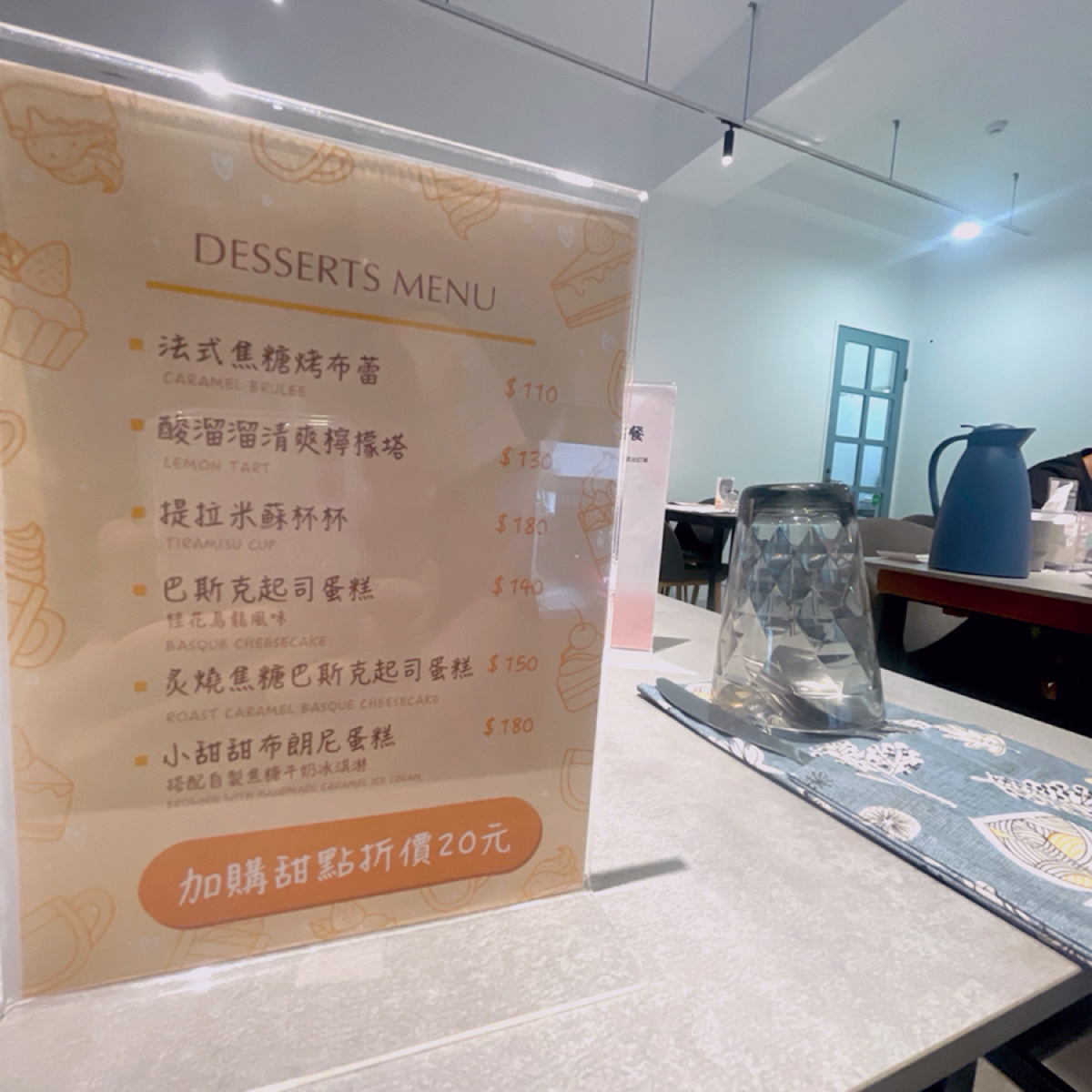 Menu image of 漾漾食光Y2 Cafe: 甜點有另外菜單放置在桌上 shot by Shiny