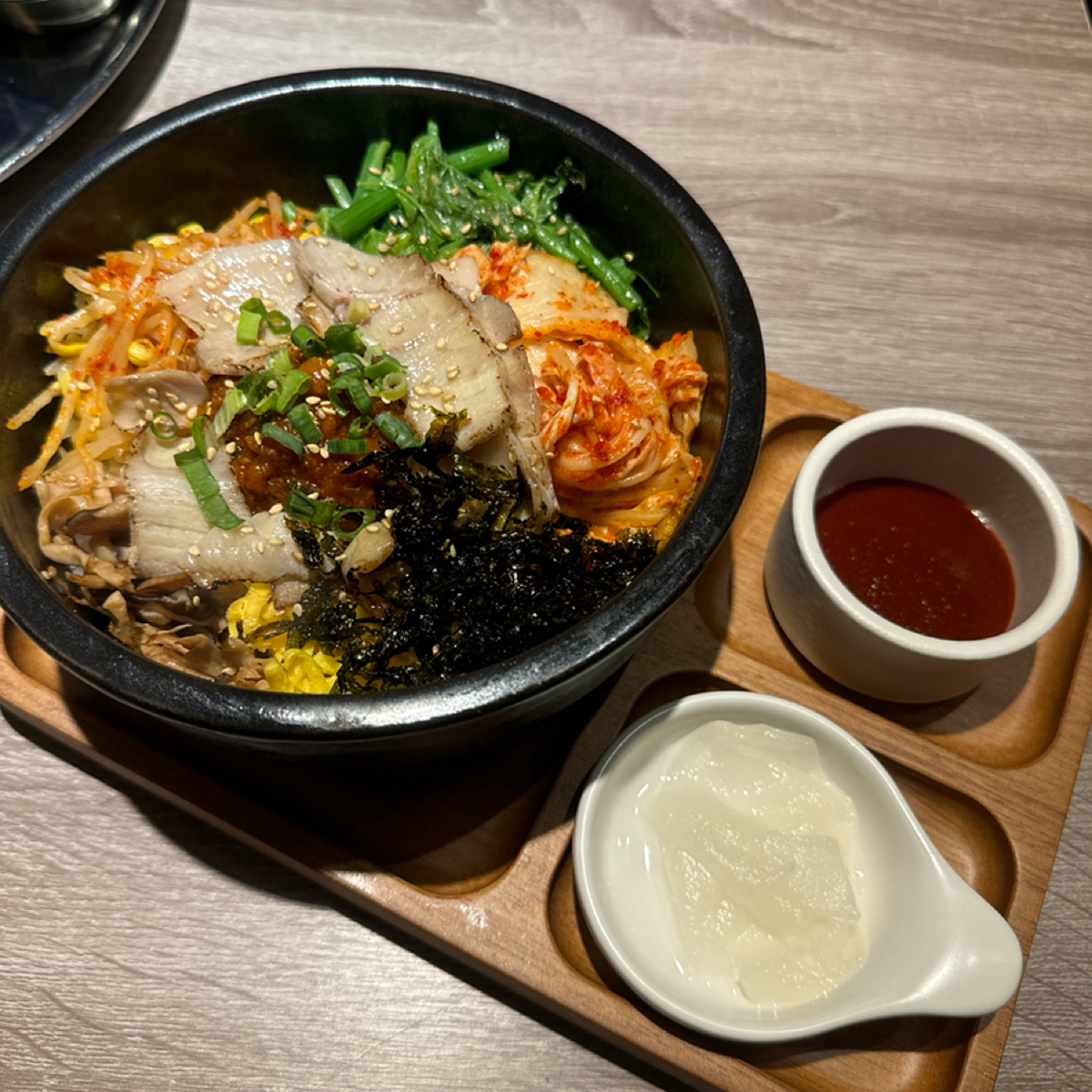 金春喜韓廚 高雄義享天地店 的餐點圖片： 由三口元 拍攝