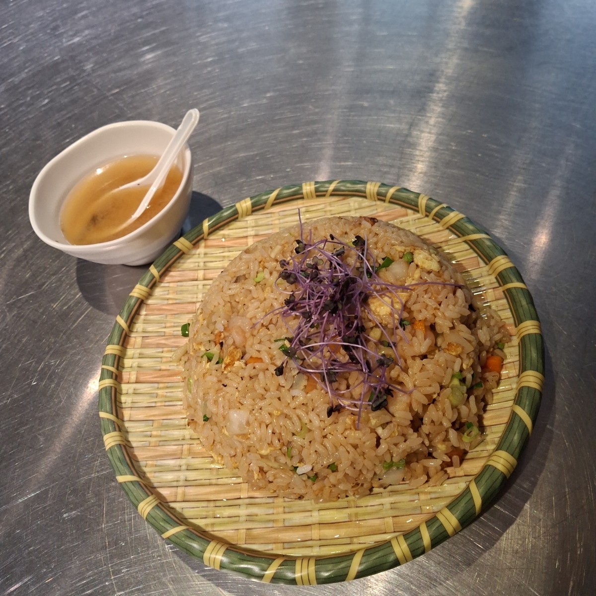 金亭味炒飯專賣 のレストランの写真：有湯還有飯，湯是免費附贈的唷！ by美食肥之豬 