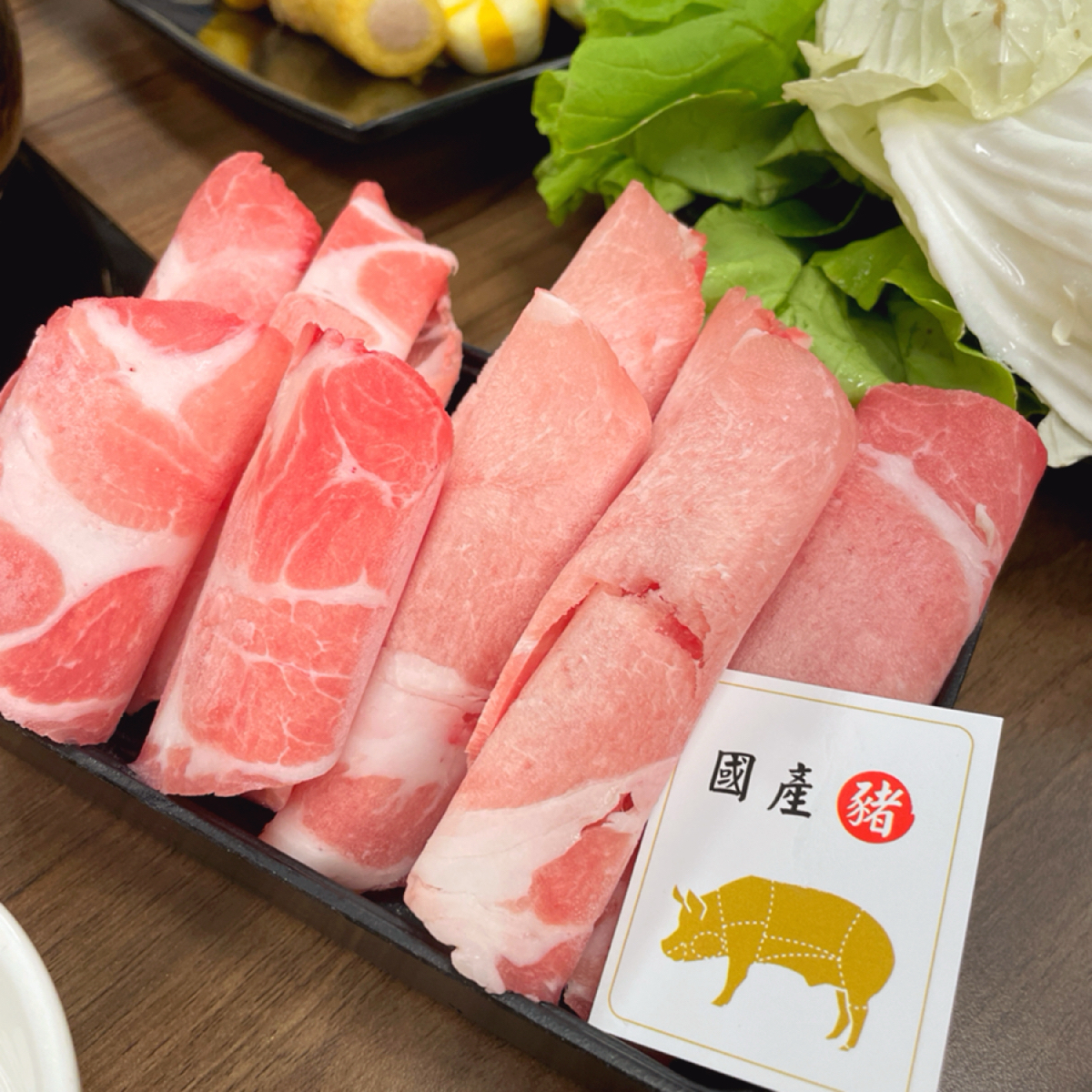 Meal image of 北歐工坊: 肉品部分需要單點，因為我們當天對肉品沒有什麼特別的追求，因此都選了最便宜的選項。

國產豬 $99&#x2F; shot by 一刻又一嗑