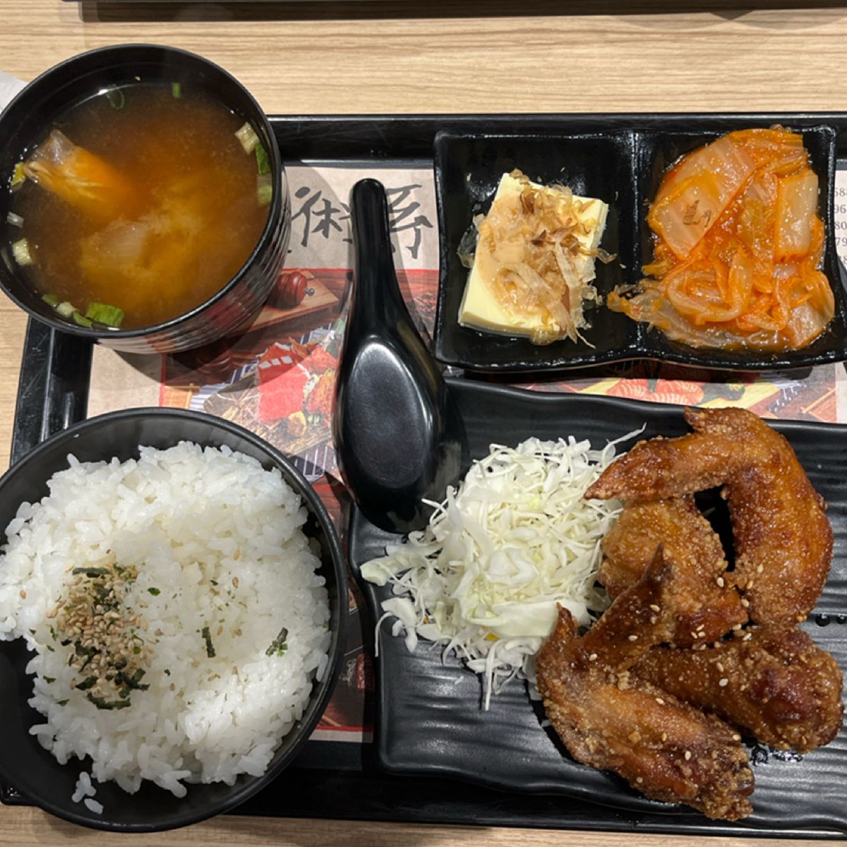 美術系壽司 台北民權店 のレストランの写真：名古屋雞翅定食$159 by珍珠奶綠 