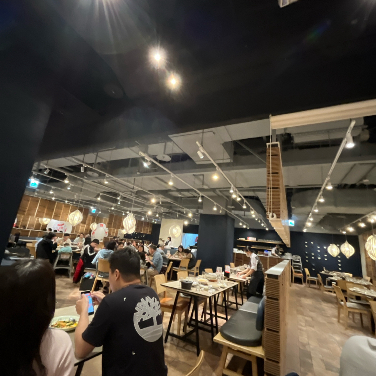 開飯川食堂 文心店 の雰囲気の写真：店內大概樣子 by漂釀美眉 