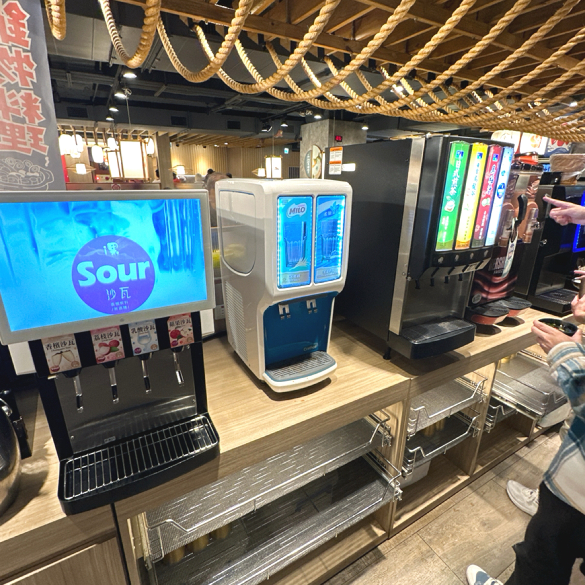 涮樂和牛火鍋  西門旗艦店 の雰囲気の写真：飲料選擇豐富，很讚 by阿波卡 