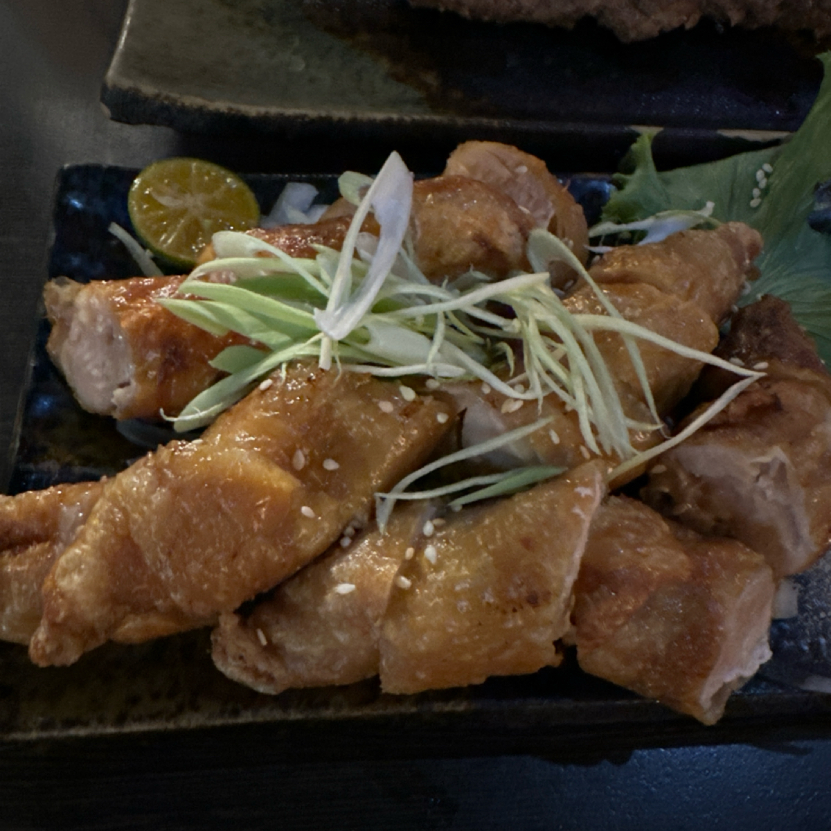 老串角居酒屋-板橋江子翠店 のレストランの写真：秘制雞捲唐揚 by銘 