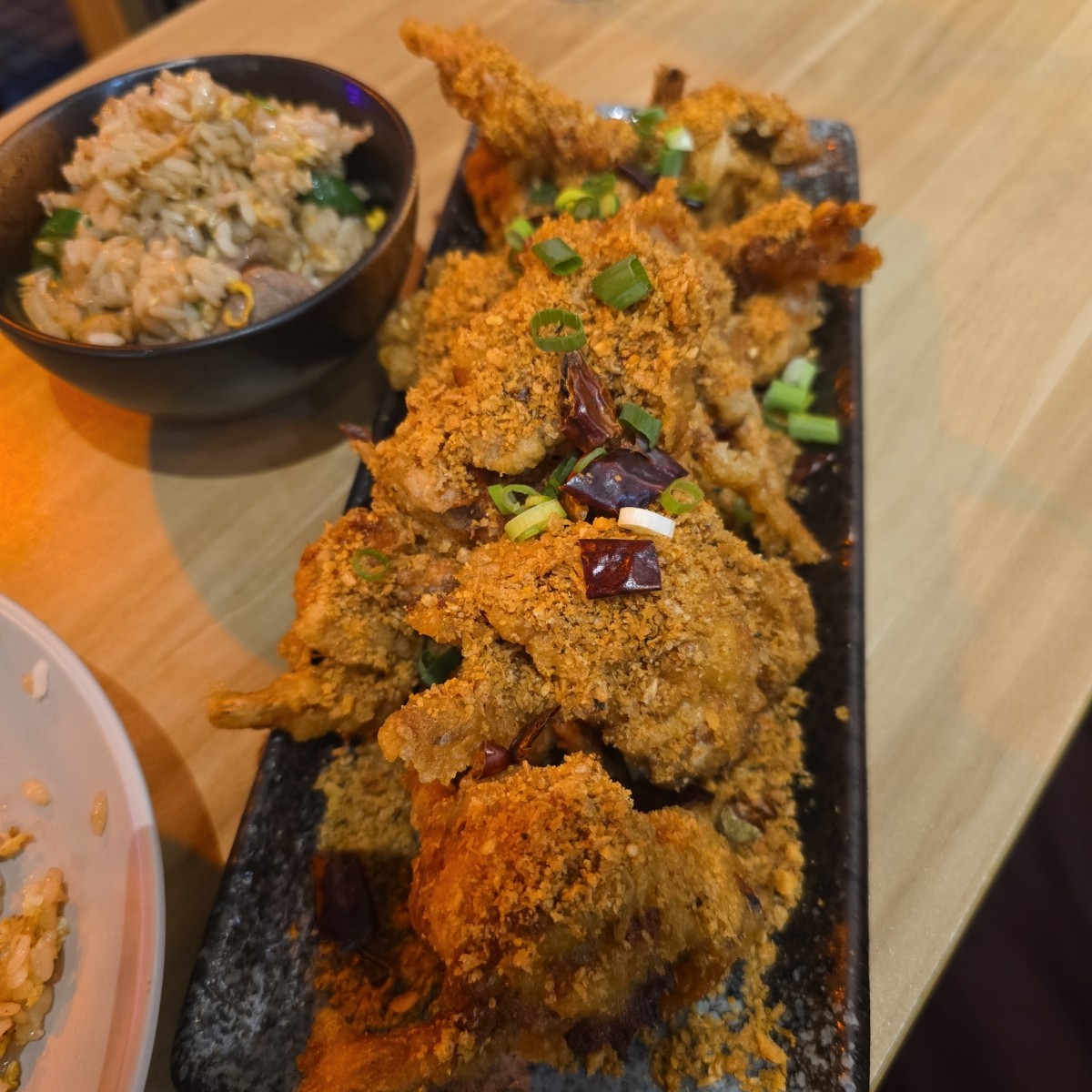 社畜微醺餐酒館 小巨蛋店 のレストランの写真：避風塘炒軟殼蟹 by永遠的新手 
