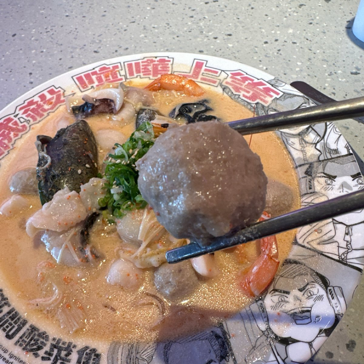 Meal image of 築間酸菜魚 岡山樂購廣場店: 湘南脆骨丸(68元) shot by 吃曼