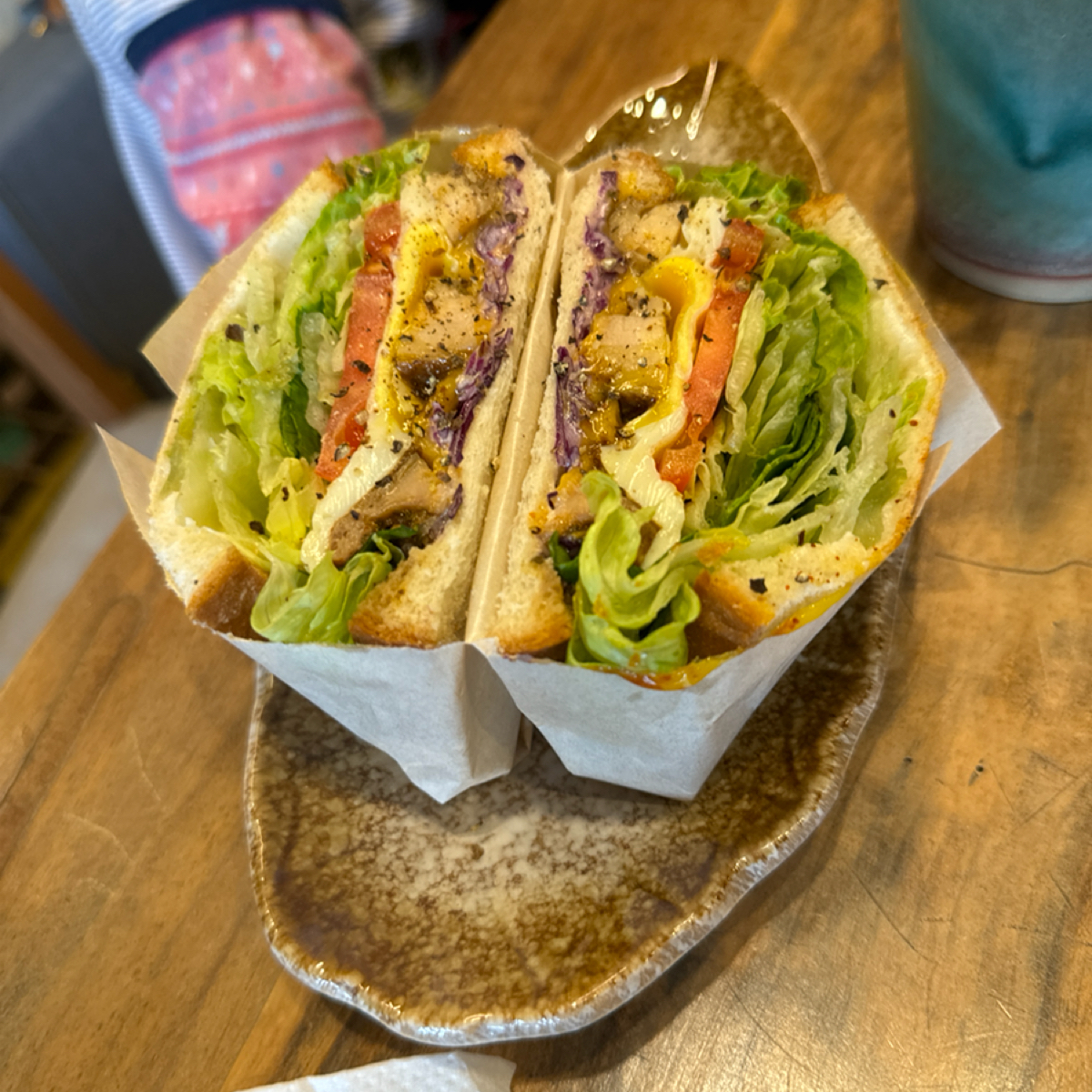 實季 Seedson Coffee  的餐點圖片：嫩雞三明治 由食、動、健康 拍攝