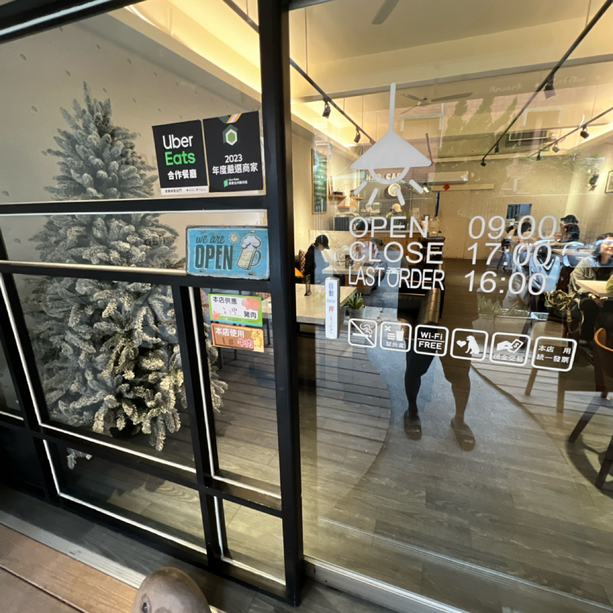 瞌睡咖啡Nap cafe 的外觀氛圍圖片：門口 由動吃動吃動吃 拍攝