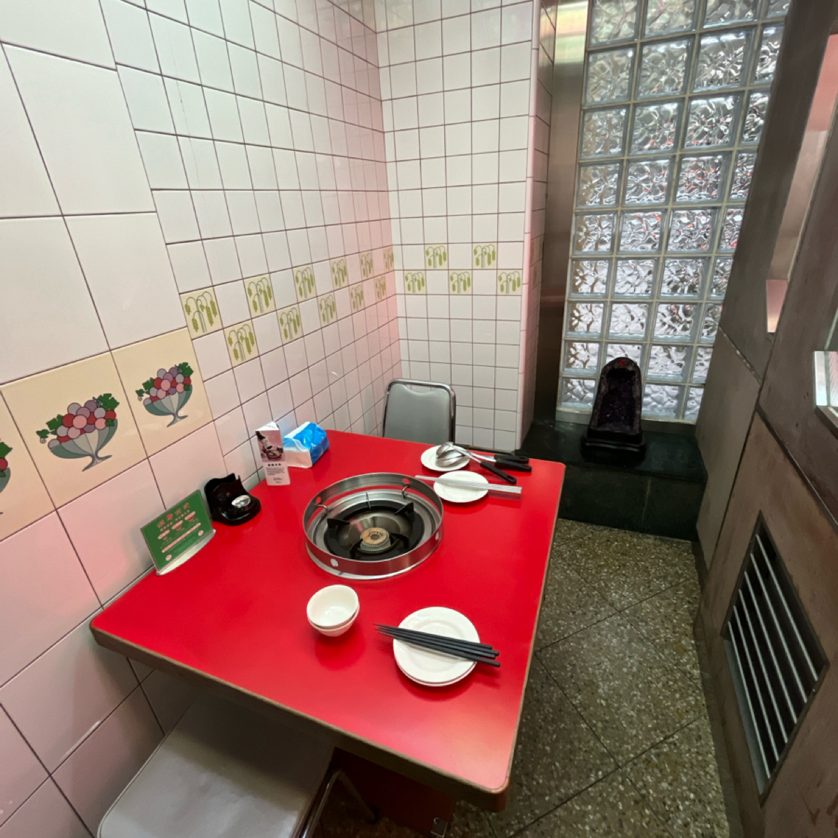 Vibe image of 詹記麻辣火鍋 敦南店: 兩人專屬小包廂 shot by 阿官