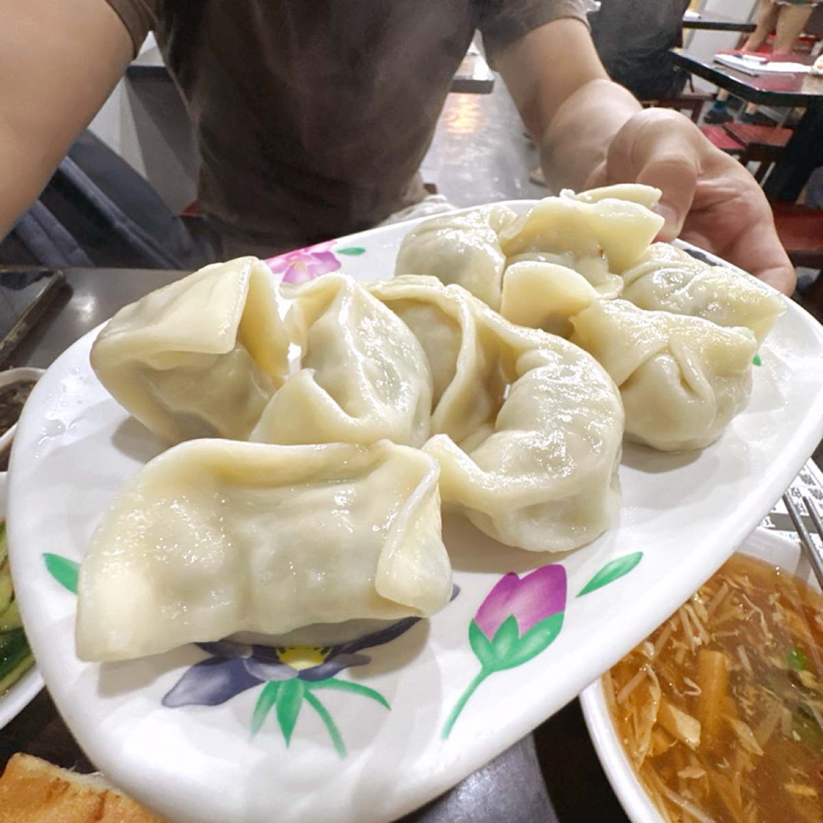 雲林鍋貼 的餐點圖片：水餃很大顆，皮也不會太厚 由阿波卡 拍攝