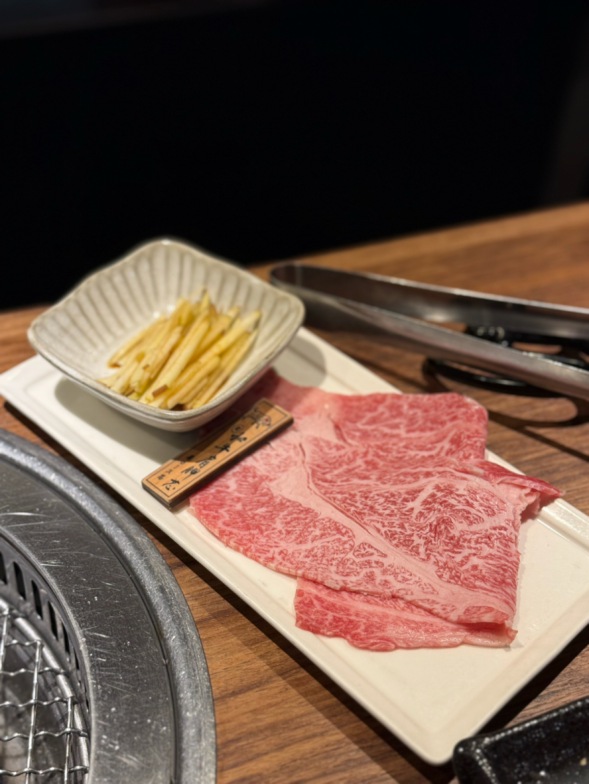 上吉燒肉 的餐點圖片：✧ 香蘋和牛卷（兩枚） $480

這是我這次用餐最喜愛的餐點之一✨
嚴選日本和牛，油花分布非常美， 由阿波卡 拍攝