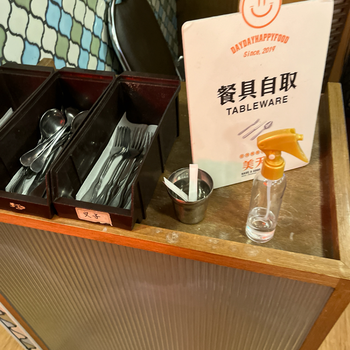 美天餐室 的外觀氛圍圖片：餐區區要自取 由打工仔 拍攝