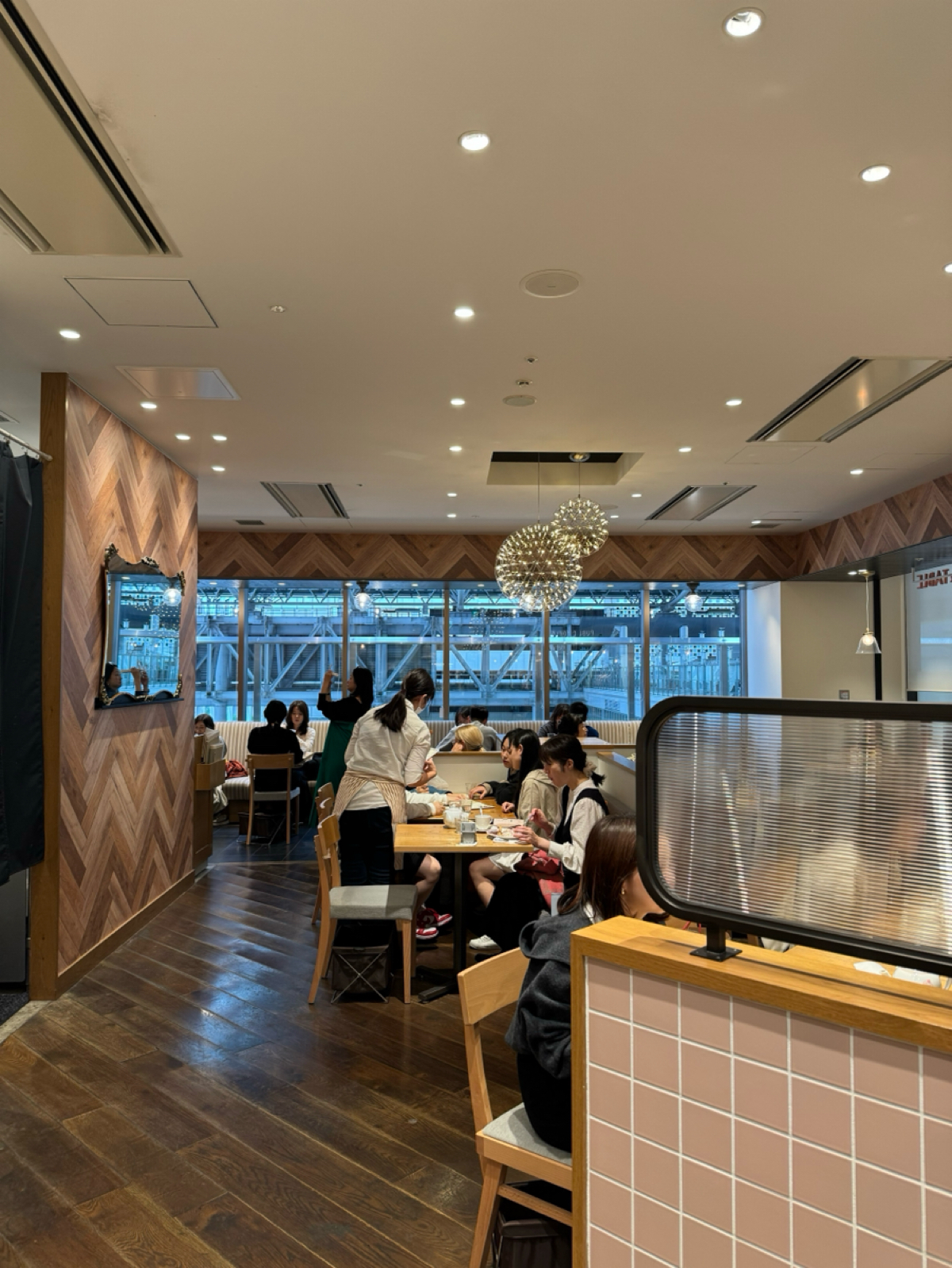アフタヌーンティー・ラブアンドテーブル ルクア LUCUA大阪店 の雰囲気の写真： byAna 