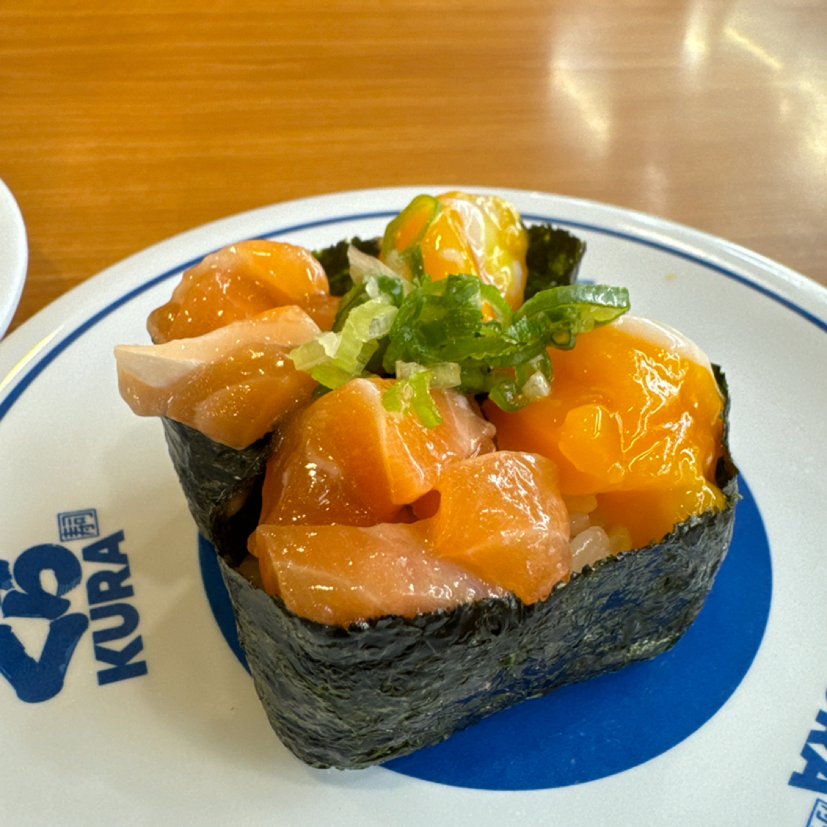 くら寿司 藏壽司 高雄漢神巨蛋店 的餐點圖片： 由三口元 拍攝