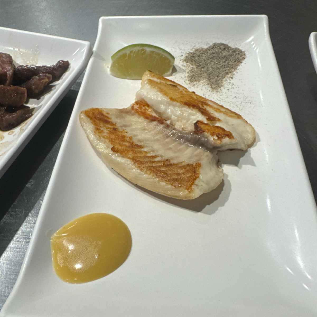 鱻晏鐵板燒 のレストランの写真：鐵板季節鮮魚 by食、動、健康 