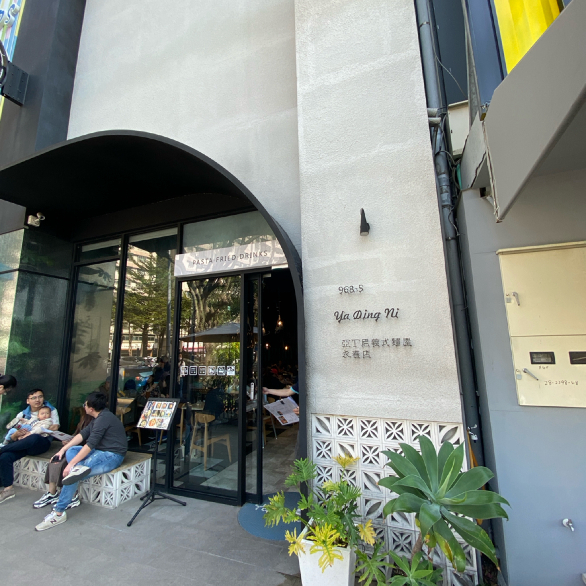 亞丁尼義式麵屋—永春店 の雰囲気の写真：台中的店面就是大 bywei 