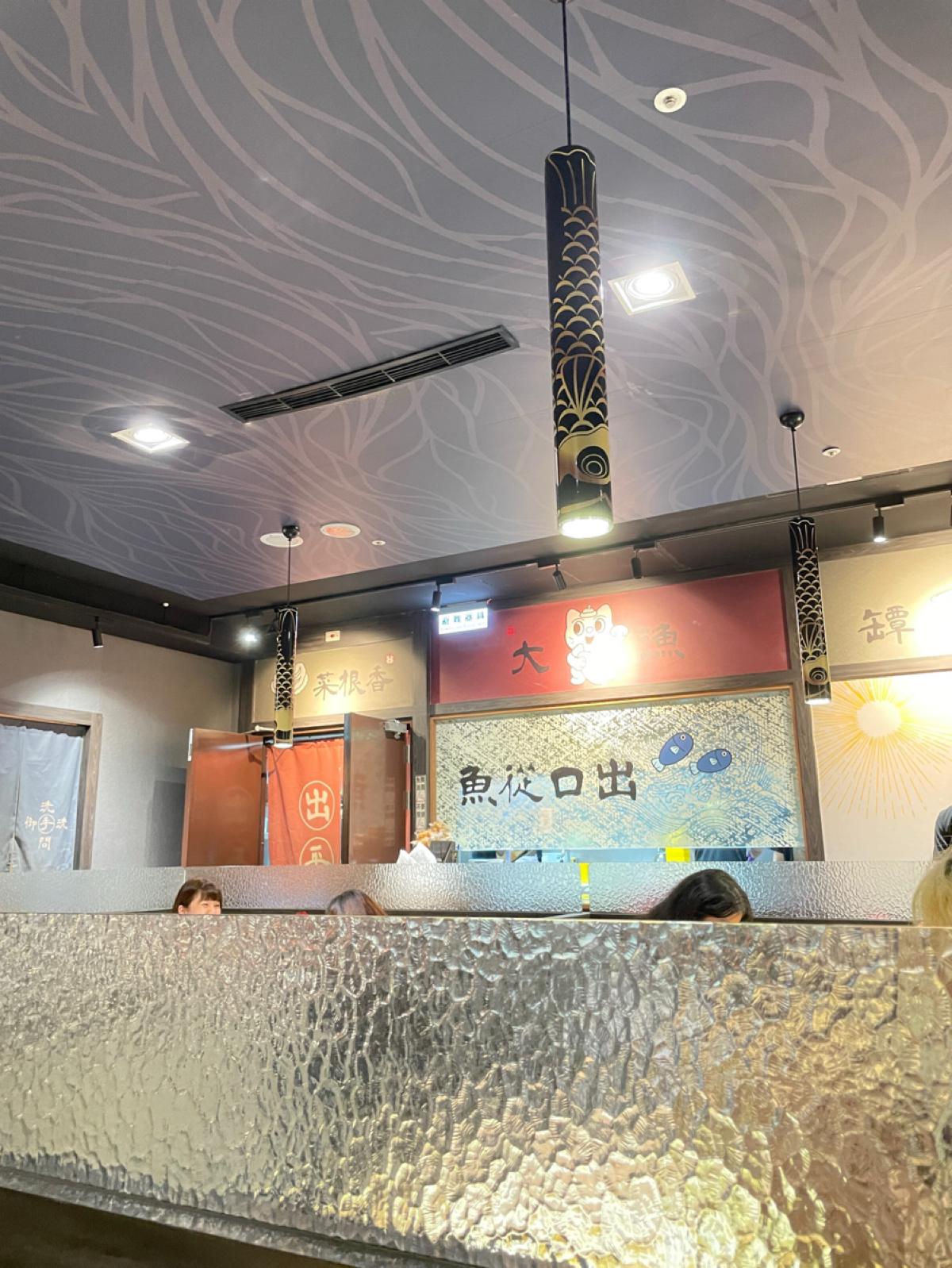 刁民酸菜魚 信義店 の雰囲気の写真： byDixon 