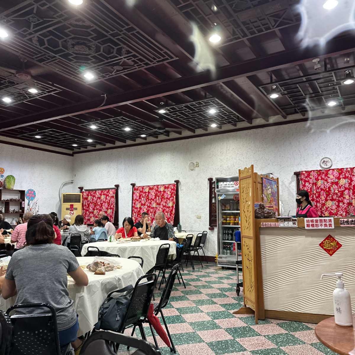 Vibe image of 光之味客家風味創意料理: 餐廳有大概5-6桌空間，冷氣很涼 shot by Luna一枚小吃貨