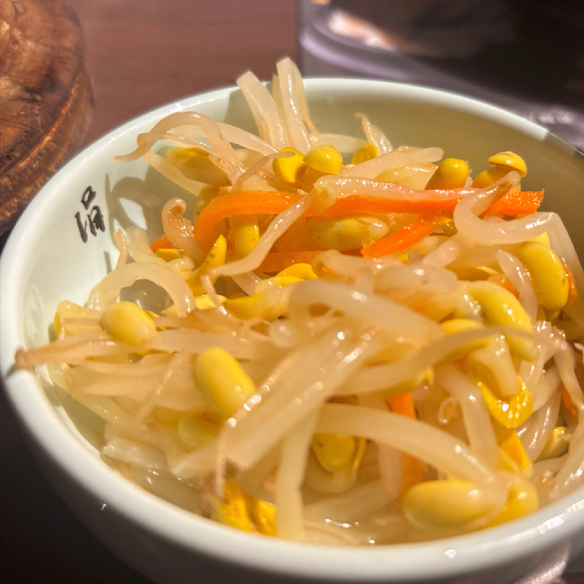 涓豆腐 高雄巨蛋店 のレストランの写真：因為我超愛吃涼拌豆芽菜 所以它值得讀照 by好吃嗎 