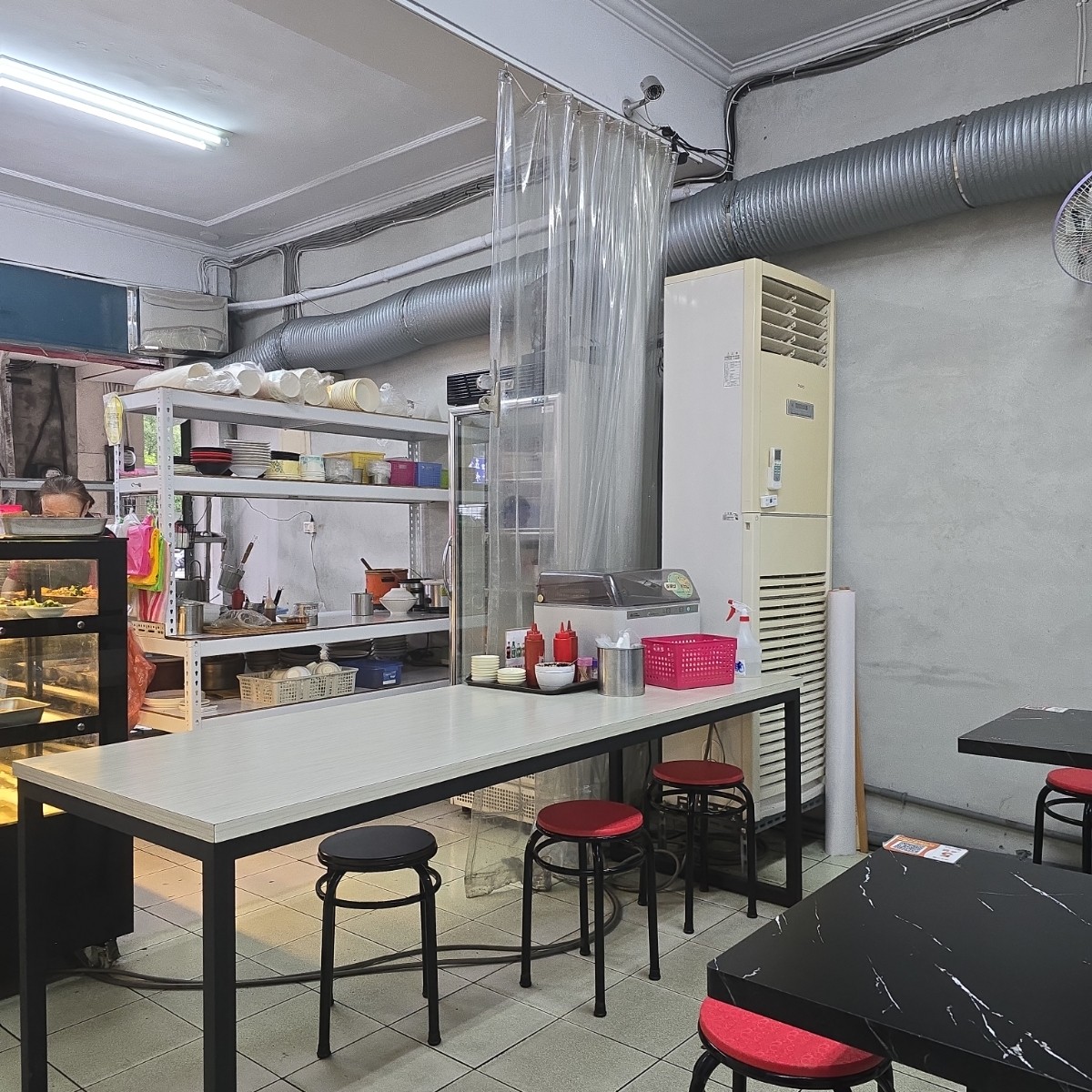 Vibe image of 重慶特色麵庄: 店內一隅 shot by 永遠的新手