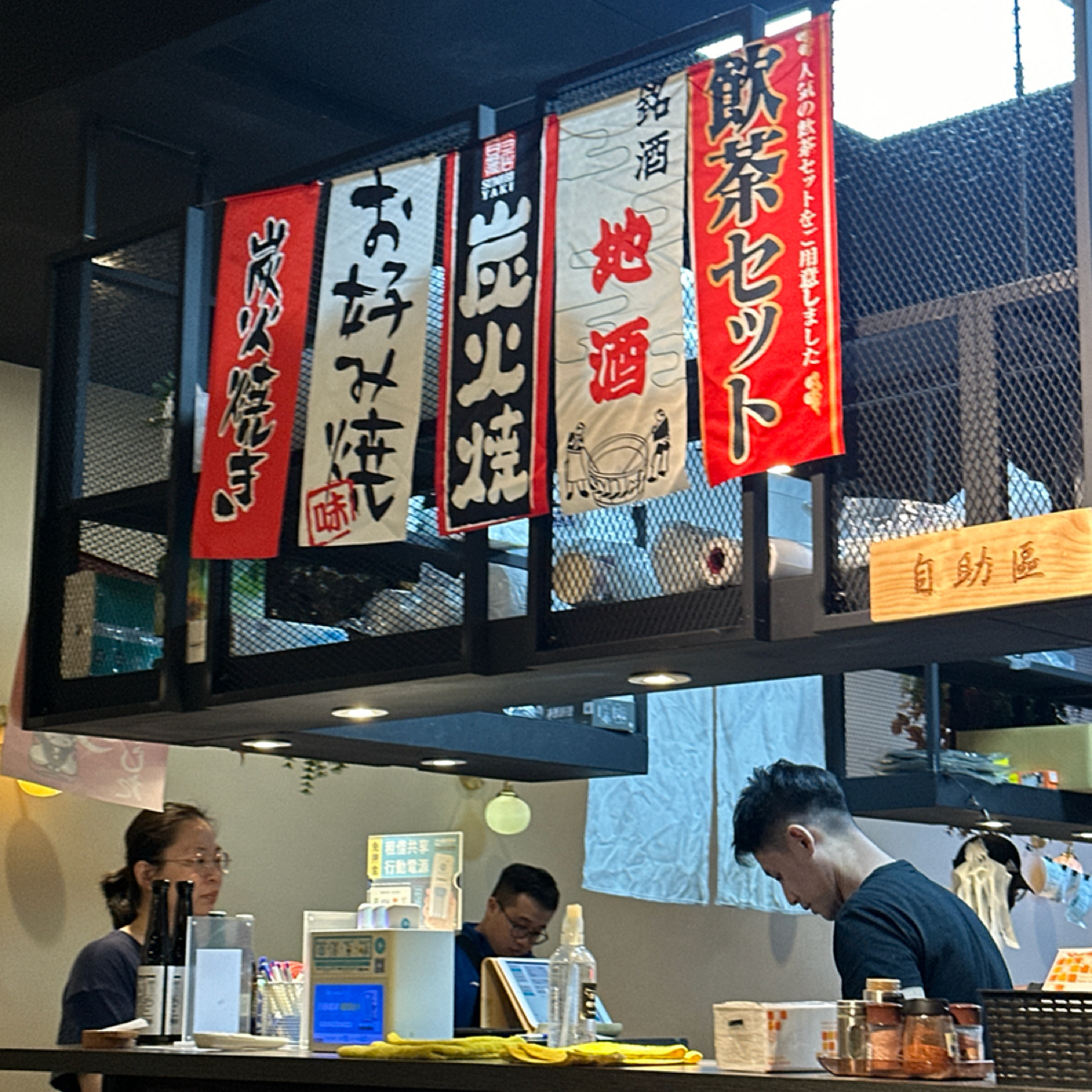 Vibe image of 牛丁次郎坊X深夜裡的和魂燒肉丼X三重支店: 店家廚房 shot by 草莓肉鬆蛋吐司