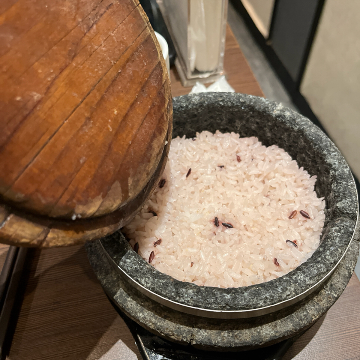 Meal image of 涓豆腐 台中文心秀泰店: 打開後，是紫米飯！🍚 shot by 漂釀美眉
