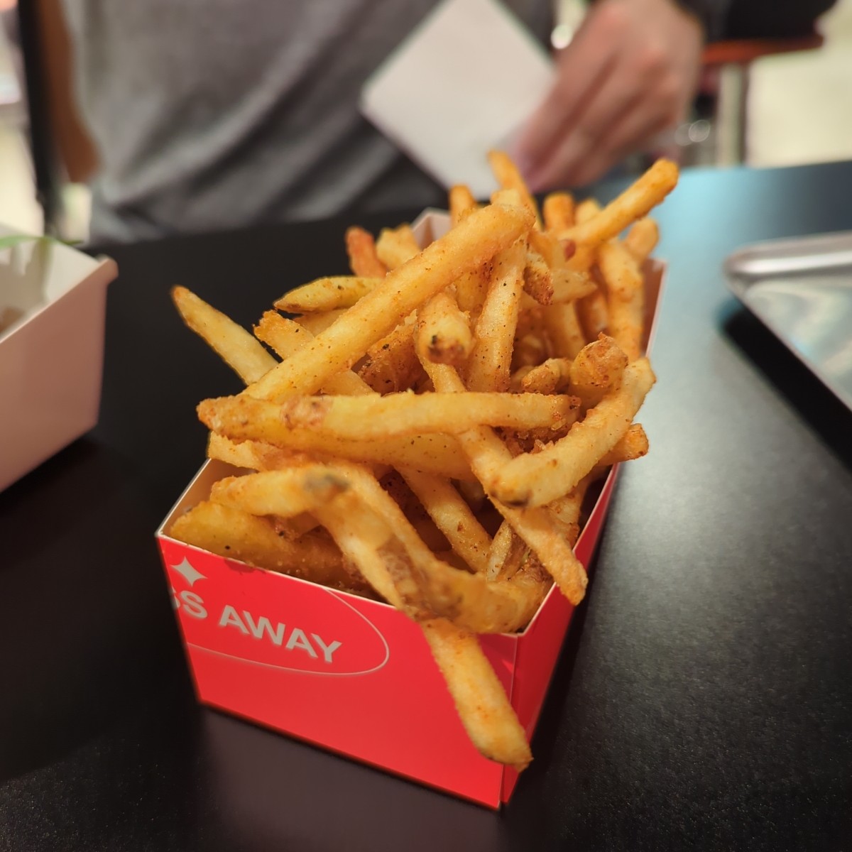 BURNT_BURGER_SOCIAL_CLUB のレストランの写真：薯條蠻細的，如果可以再粗一點會比較有口感，以後應該不會再點薯條 byYJ 