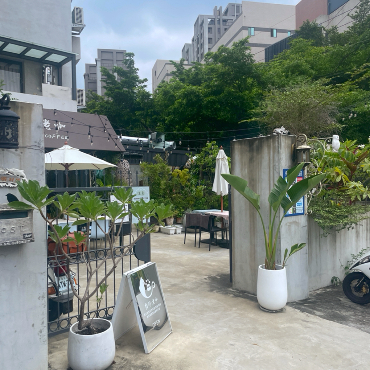 Vibe image of 貓邸老咖狐獴餐廳 貓老闆二店:  shot by HIH J