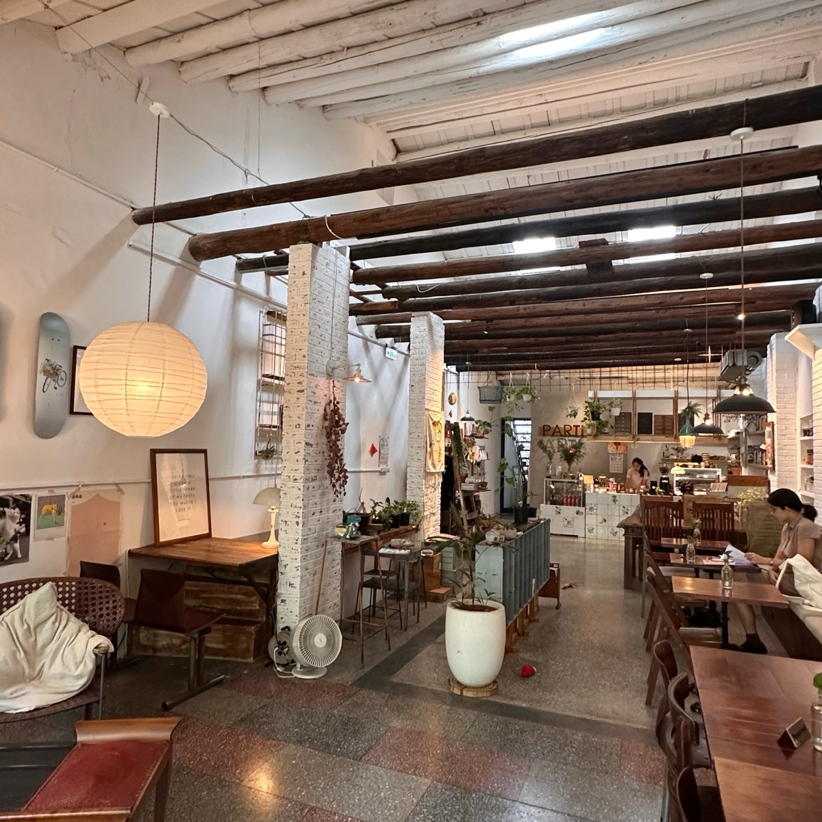 爬梯咖啡 Parti Cafe &amp; etc. の雰囲気の写真： by阿波卡 