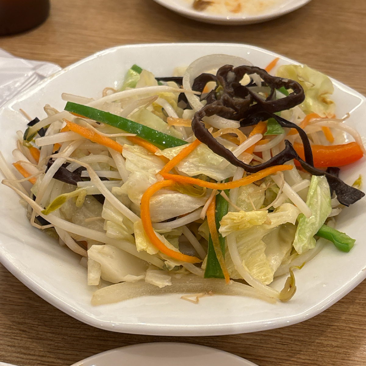 一風堂 微風台北車站店 のレストランの写真：非常驚艷的脆炒野菜 by阿官 