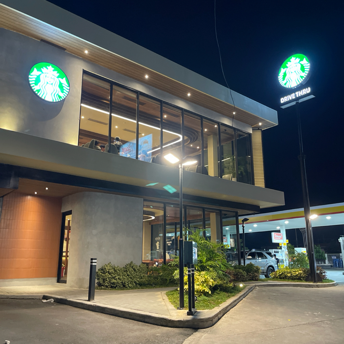 Vibe image of Starbucks  Starbucks Shell Pusok Cebu:  shot by 雜學生-吃點什麼