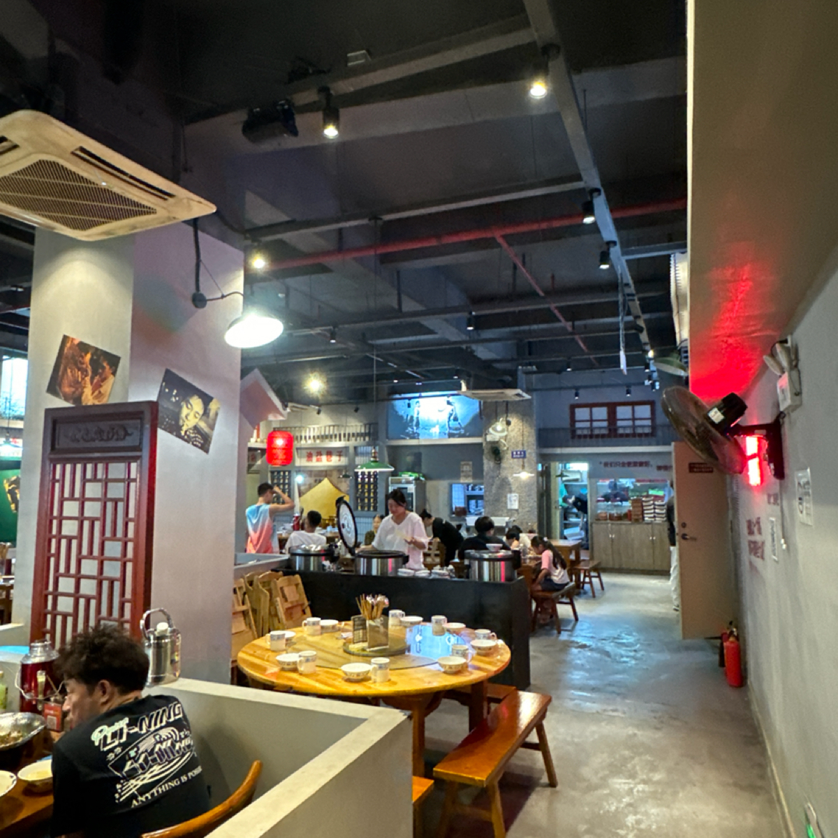 Vibe image of 老湖南·河鱼一锅鲜(兆禾里店):  shot by 不能被老婆發現
