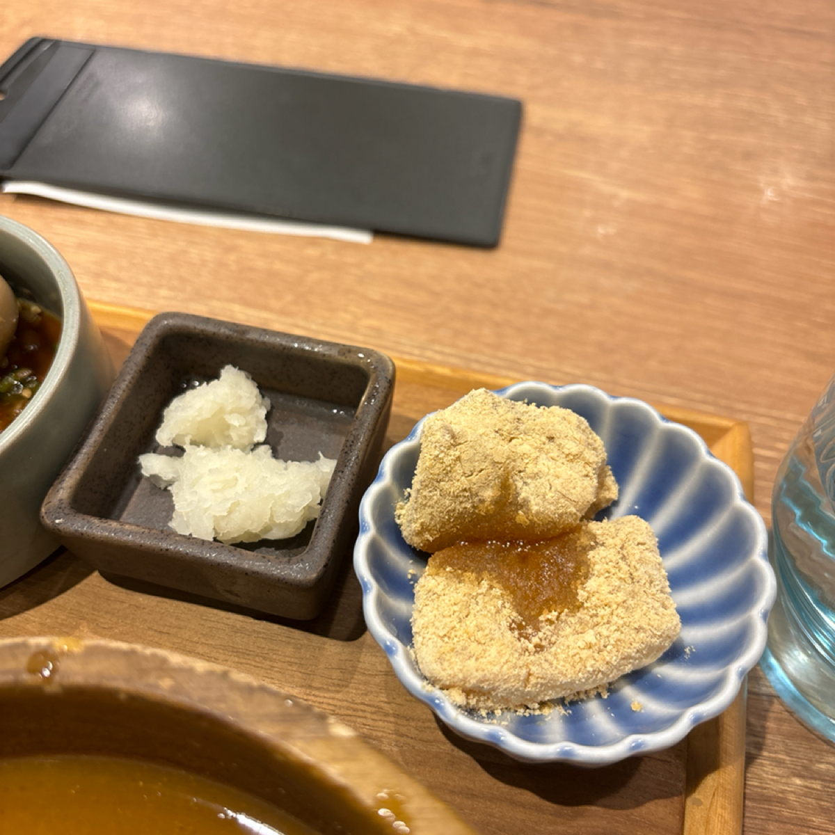 Meal image of ごはんすすむ 横浜ポルタ店: 一口甜點，這天的是黃豆粉蕨餅 shot by 秋桑