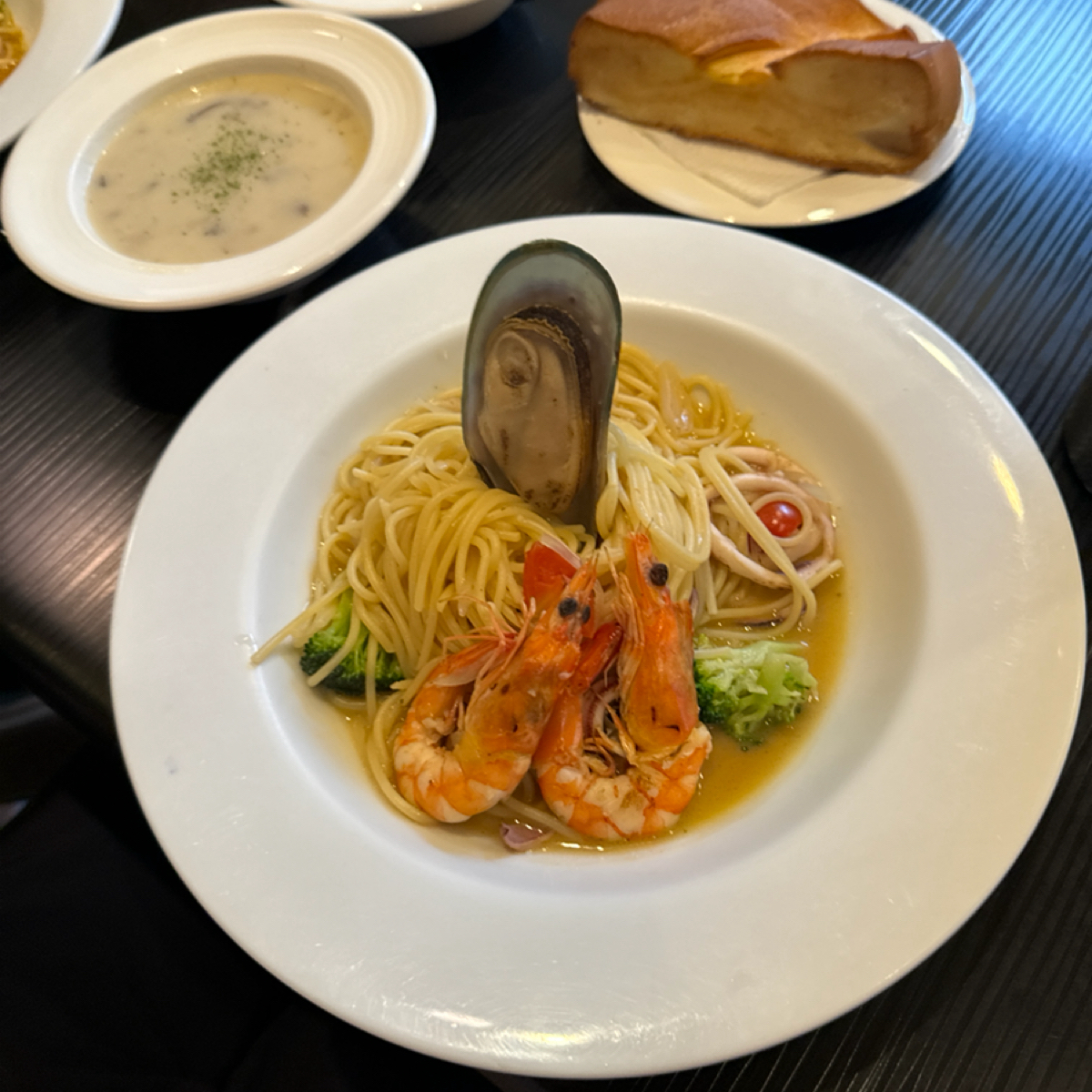 Meal image of 王子 廚義: 蒜香海鮮義大利麵 shot by 食、動、健康