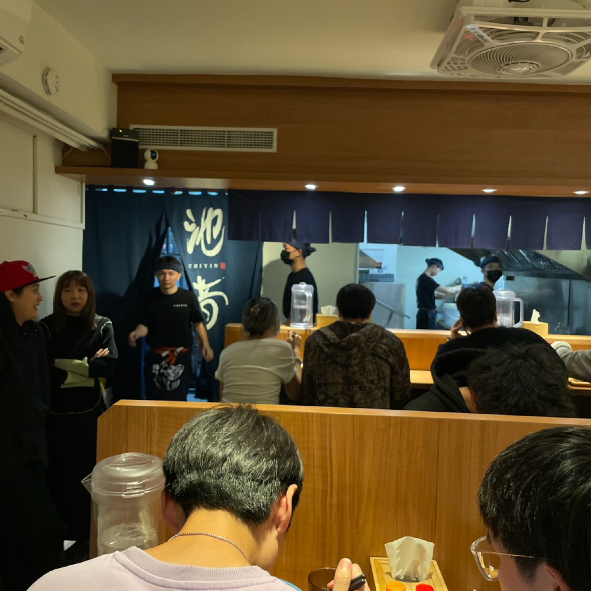 Vibe image of 池音 鶏白湯ラーメン: 店裡小小的 shot by Nina