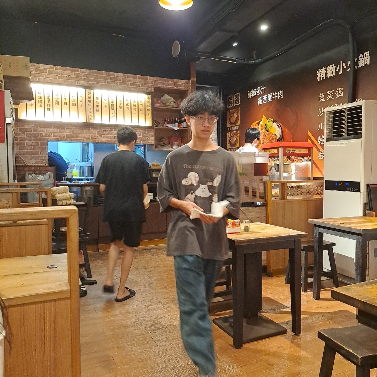 人从众厚切牛排 台北南陽店 的外觀氛圍圖片： 由Year 拍攝