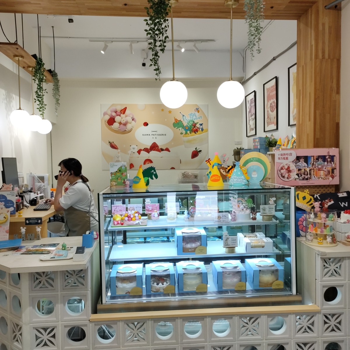 Vibe image of 卡瓦蛋糕｜中和建三店: 店內環境氣氛 shot by money money