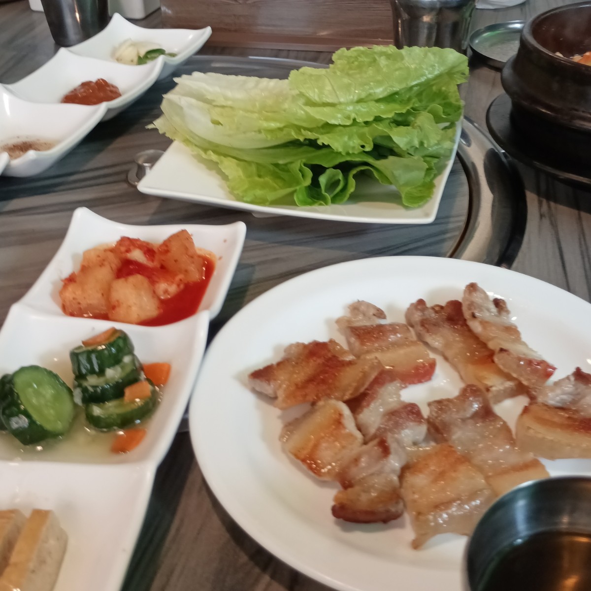 Meal image of 松島송도韓國料理: 老闆娘親自烤的五花肉，很脆很多汁 shot by 良牙