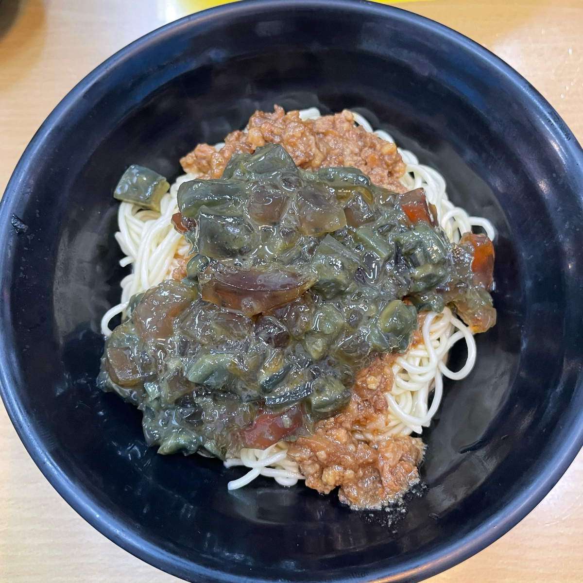 新娘子小吃 寶清店 のレストランの写真：皮蛋乾麵（小辣）$75 by乃子過日子 