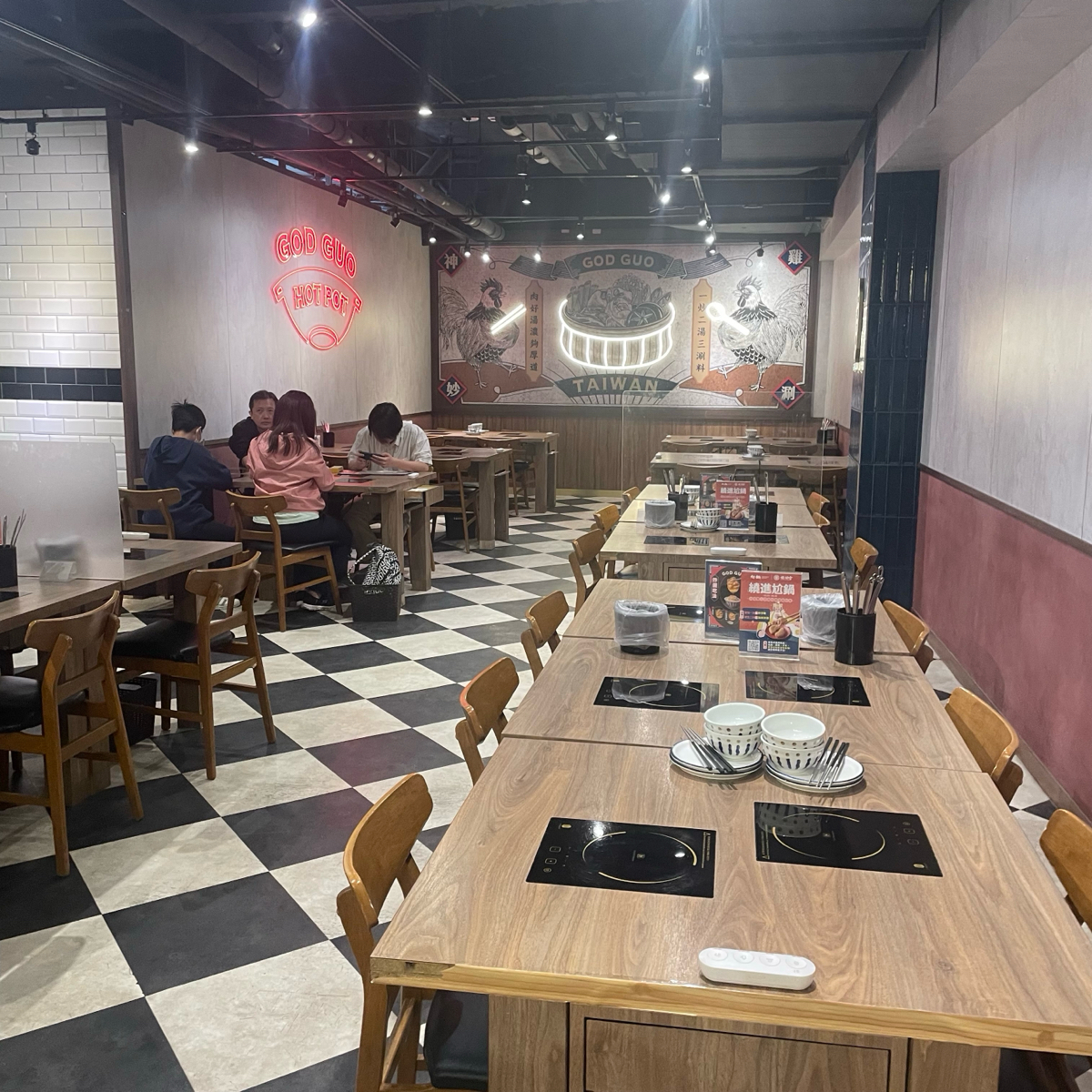 Vibe image of 尬鍋 台式潮鍋 台北西門店:  shot by 乃子過日子