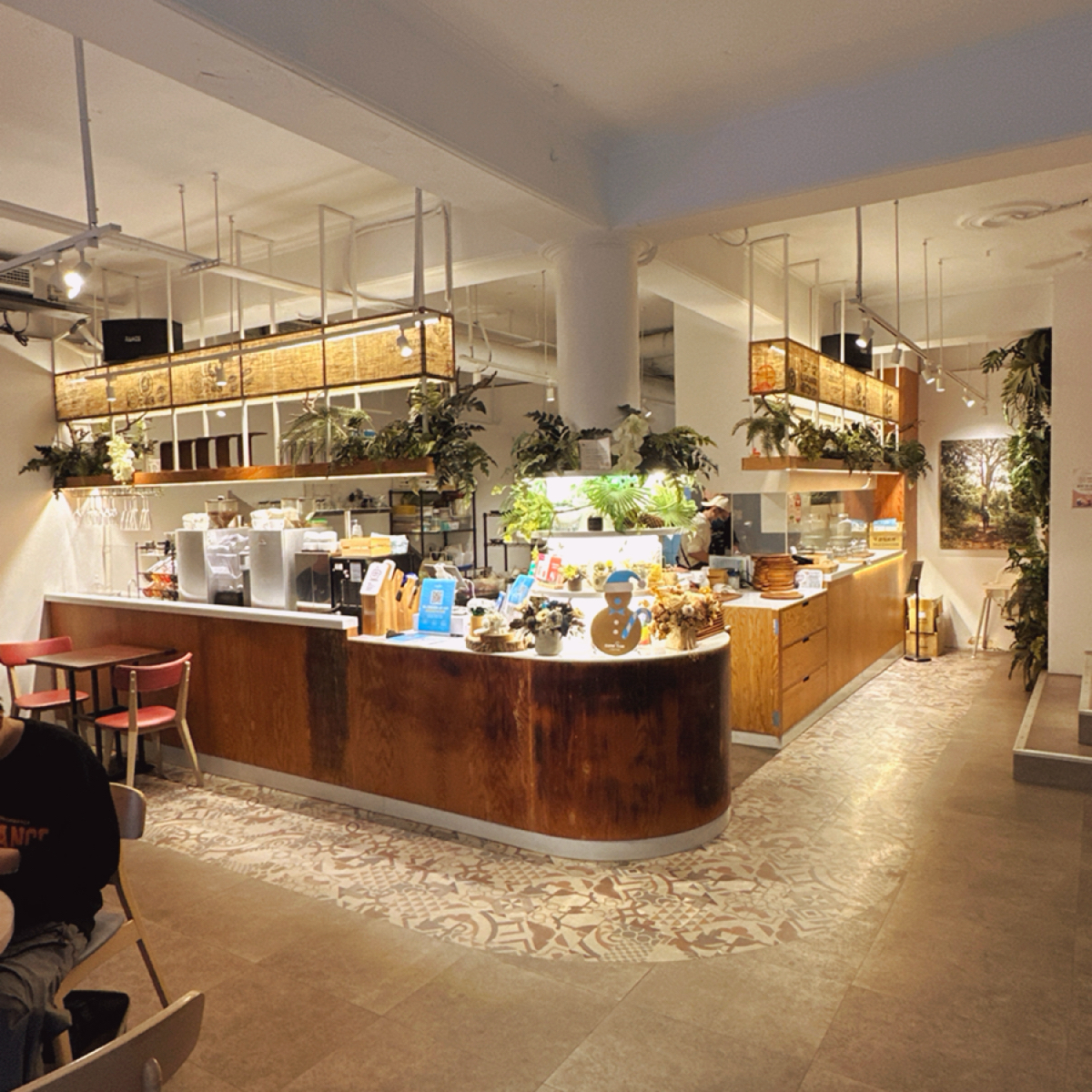 Vibe image of Come True Coffee 台北西門店: 店內櫃檯 shot by 阿波卡