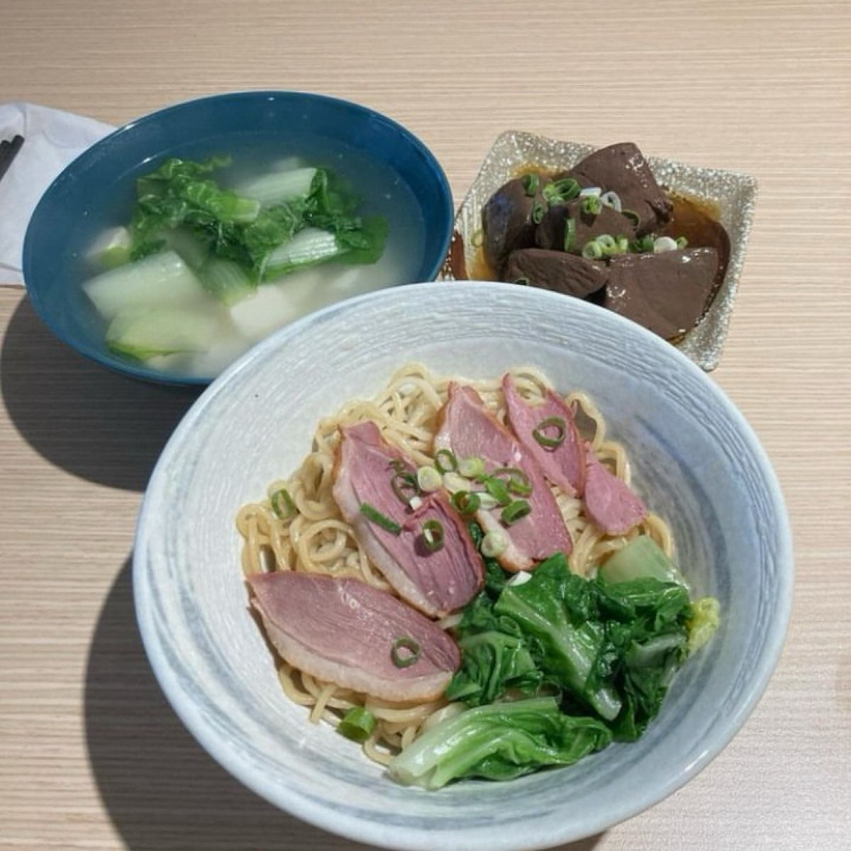 Meal image of 五九麵館: 五九乾麵+煙燻鴨 滷鴨血 青菜豆腐湯 shot by Ping_cafe