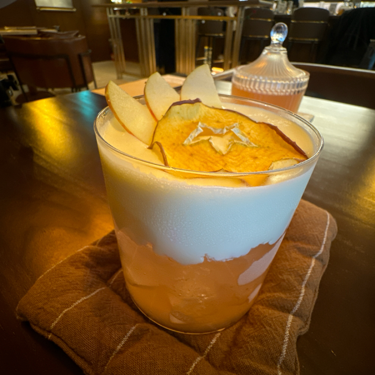樓沉浸式餐酒館 的餐點圖片： 由三口元 拍攝