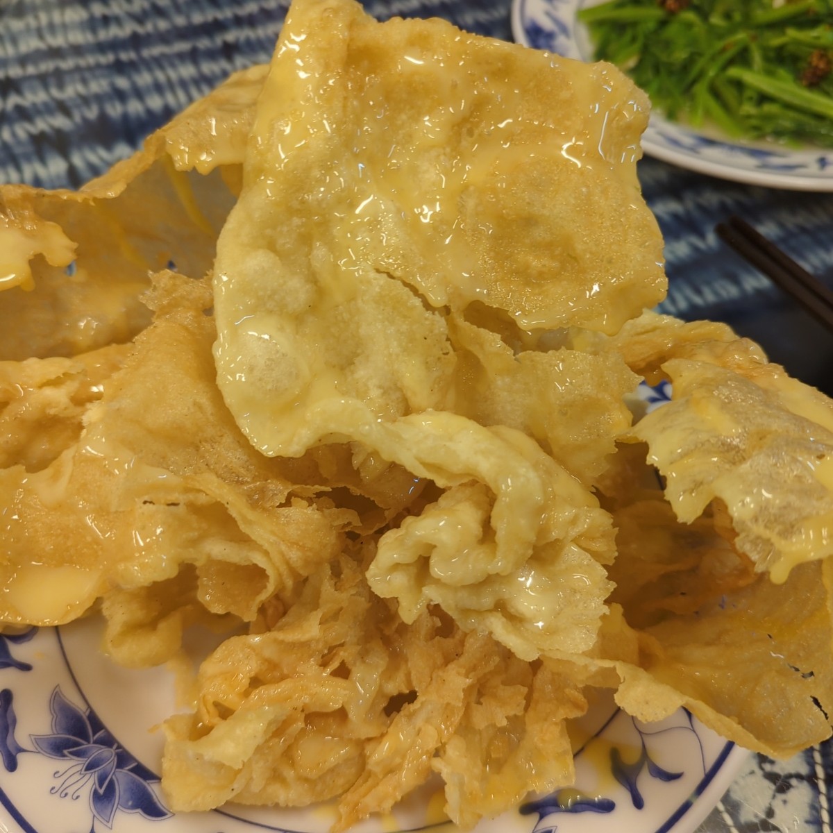 雲南小館 のレストランの写真：🥟甩餅 (2個) $120
第一次點還以為是像印度一樣的印度甩餅，沒有想到是加上煉乳的甩餅，當成最 by美食玩很大 