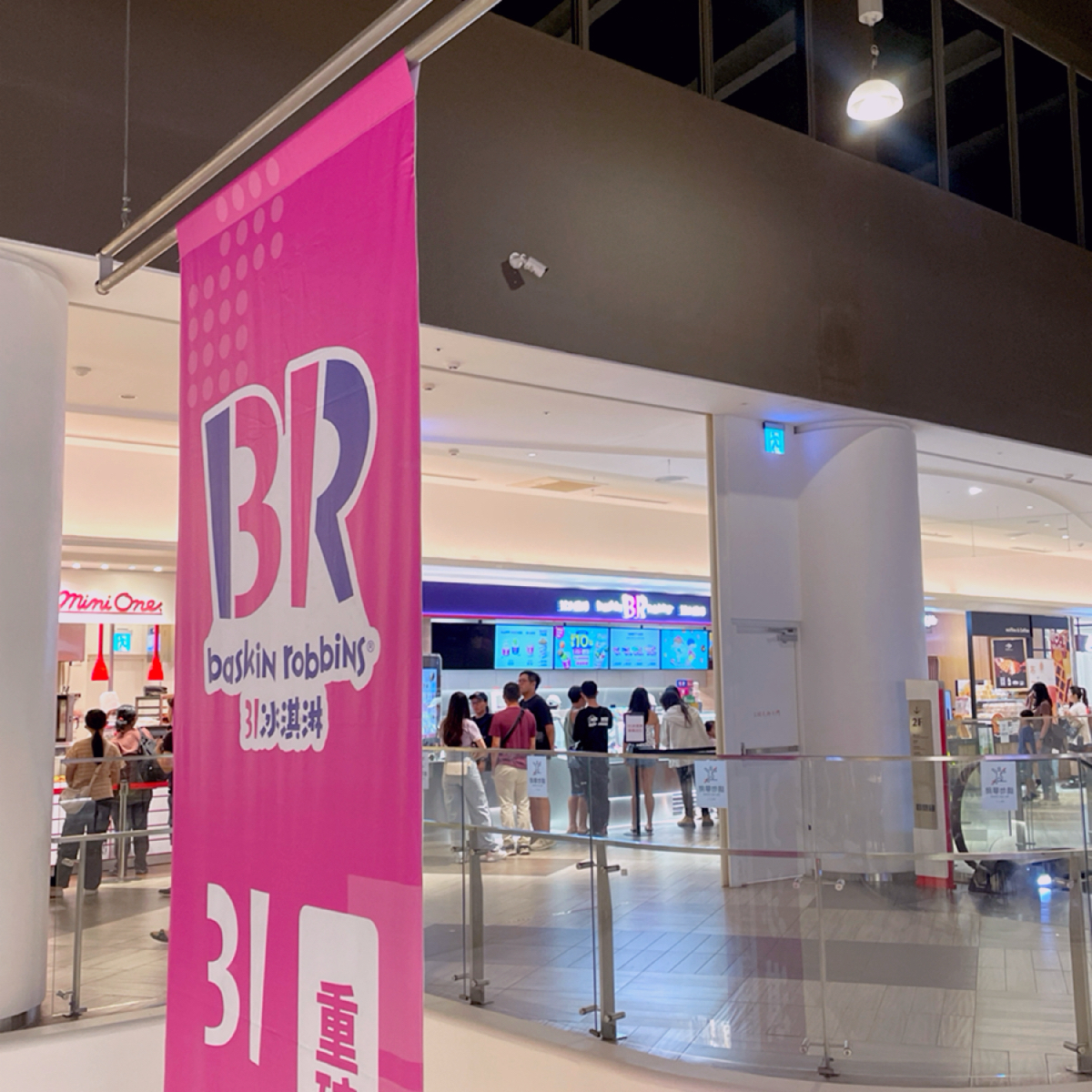 31冰淇淋 高雄SKM Park門市 の雰囲気の写真：歡迎𝟯𝟭重磅回歸～～～ byShiny 