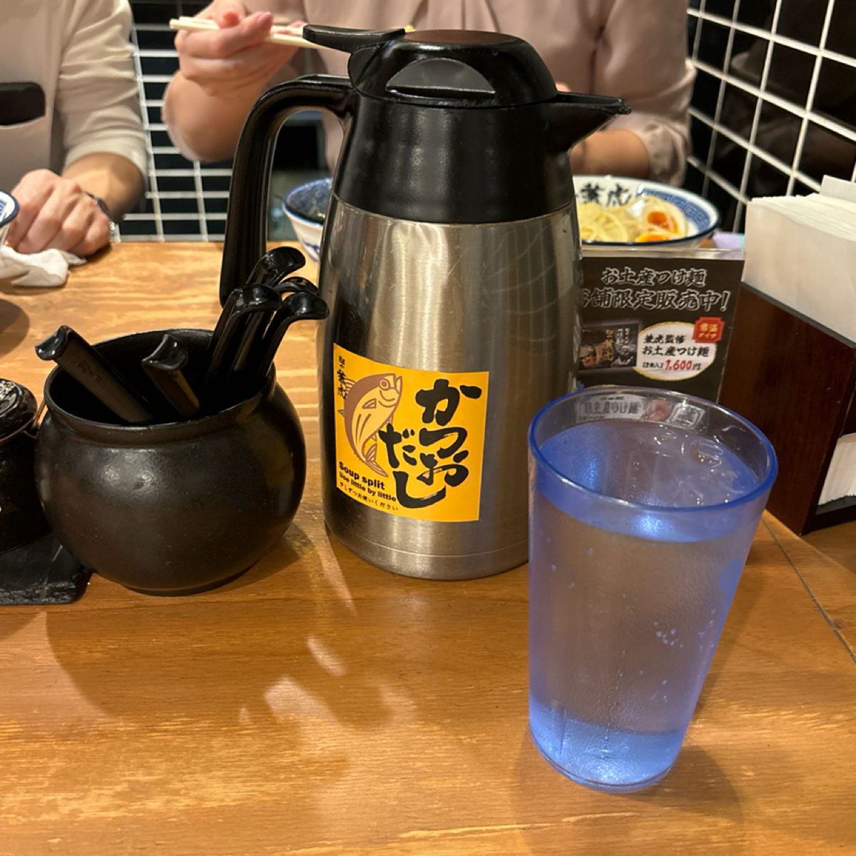 Meal image of 麺や兼虎 天神本店: 桌上有柴魚高湯，如果真的覺得太鹹太辣可以斟酌加入沾醬中 shot by 秋桑